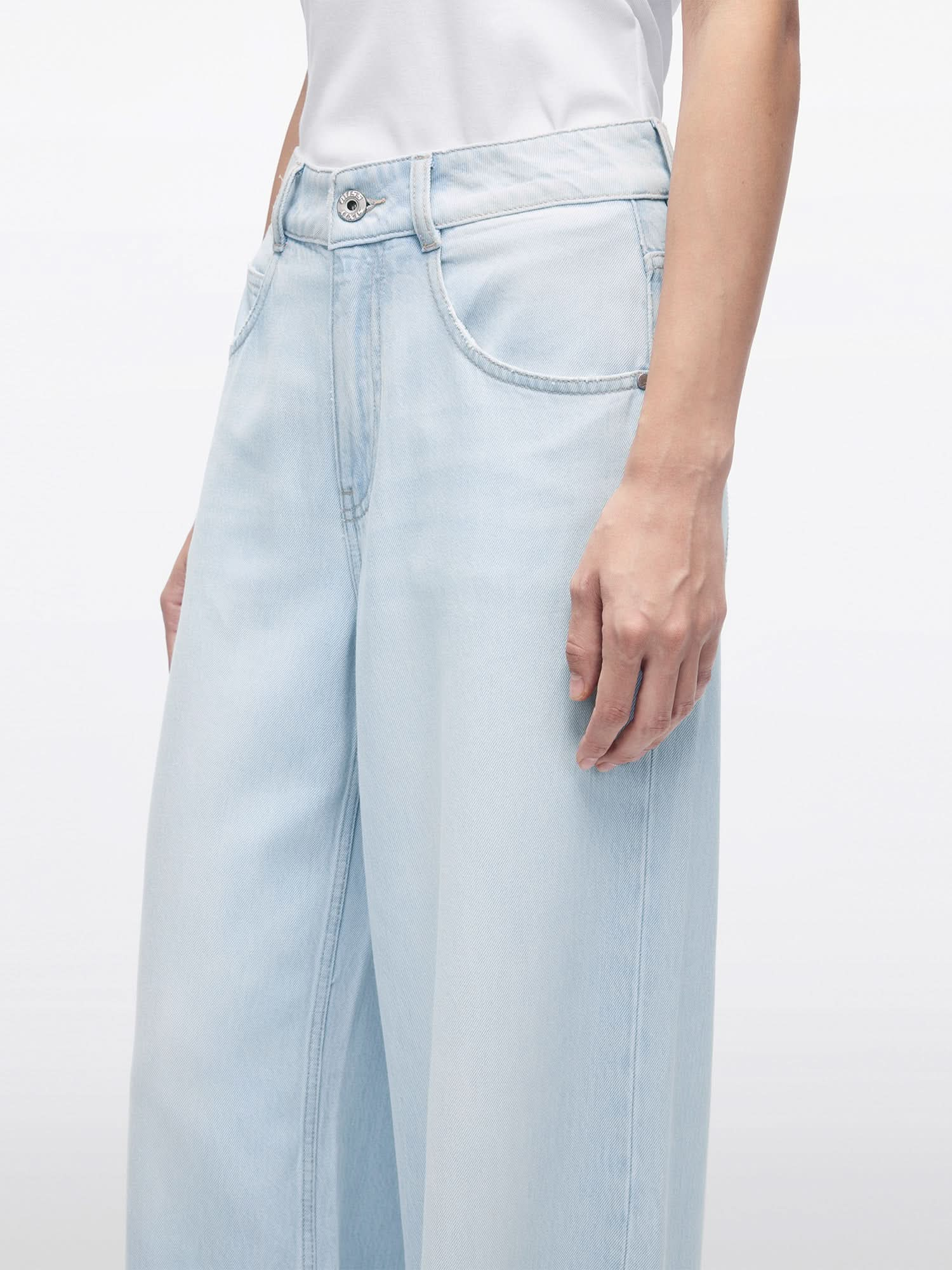 Wide-Leg Mid-Rise Jeans