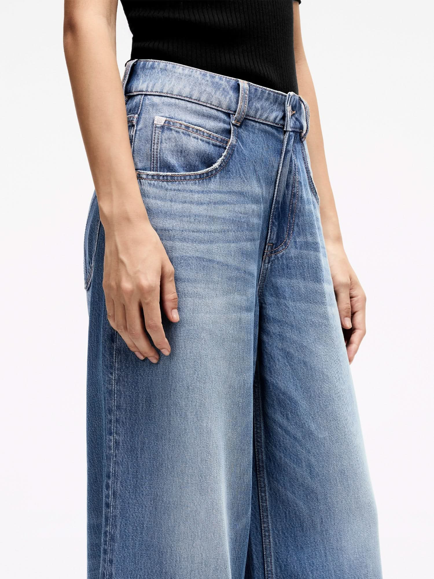 WIDE-LEG JEANS