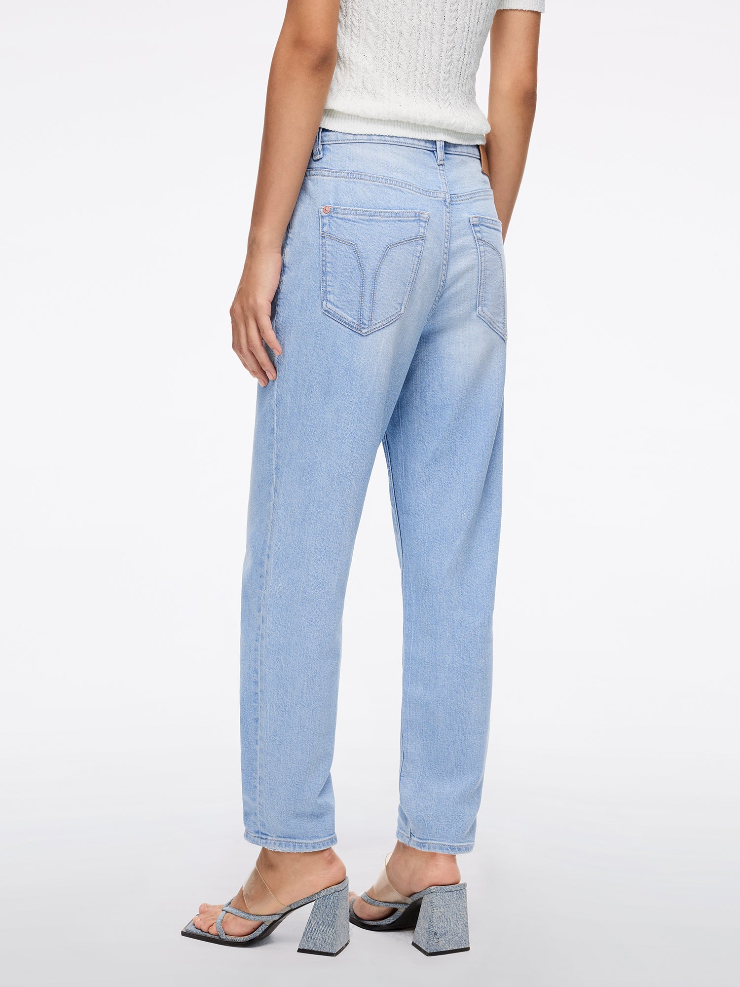 Cropped Carrot Jeans