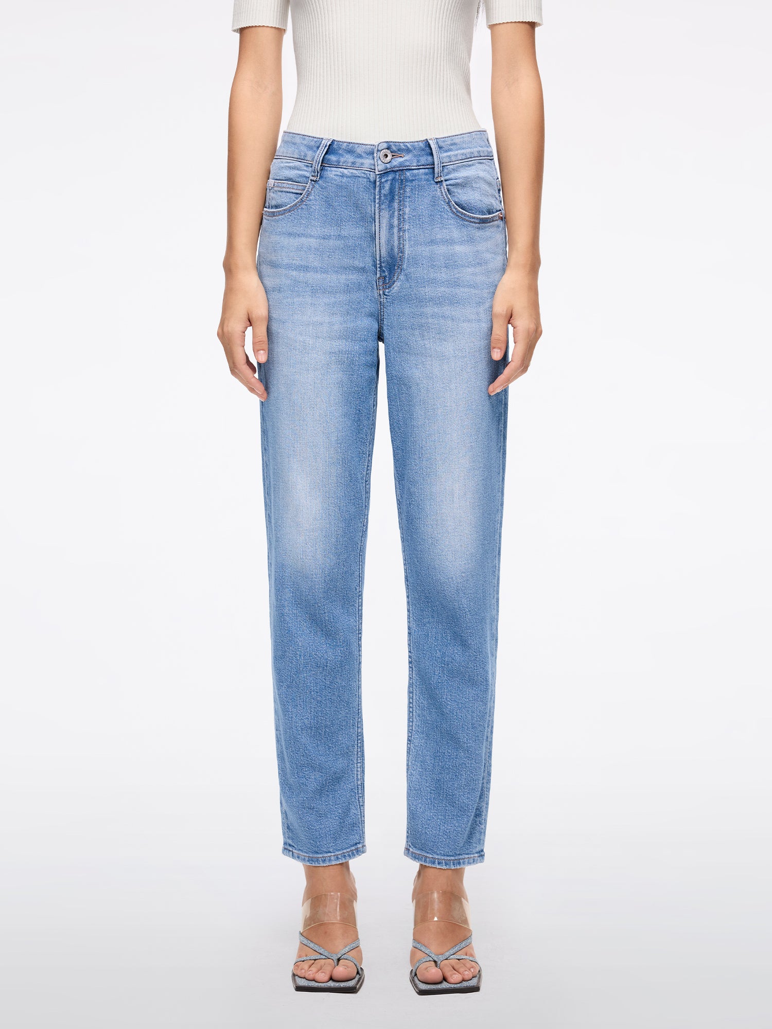 Cropped Carrot Jeans