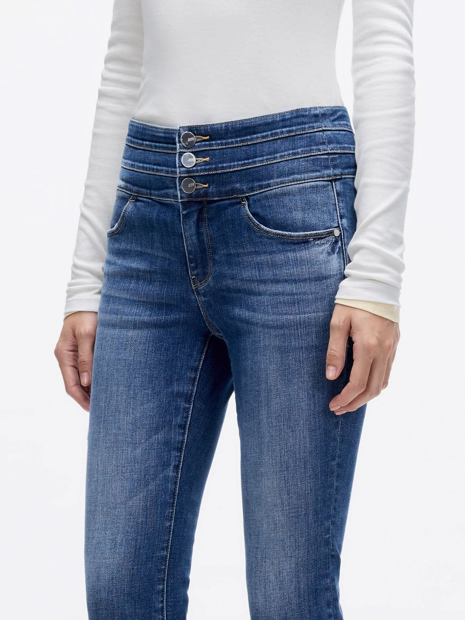 FLARED JEANS