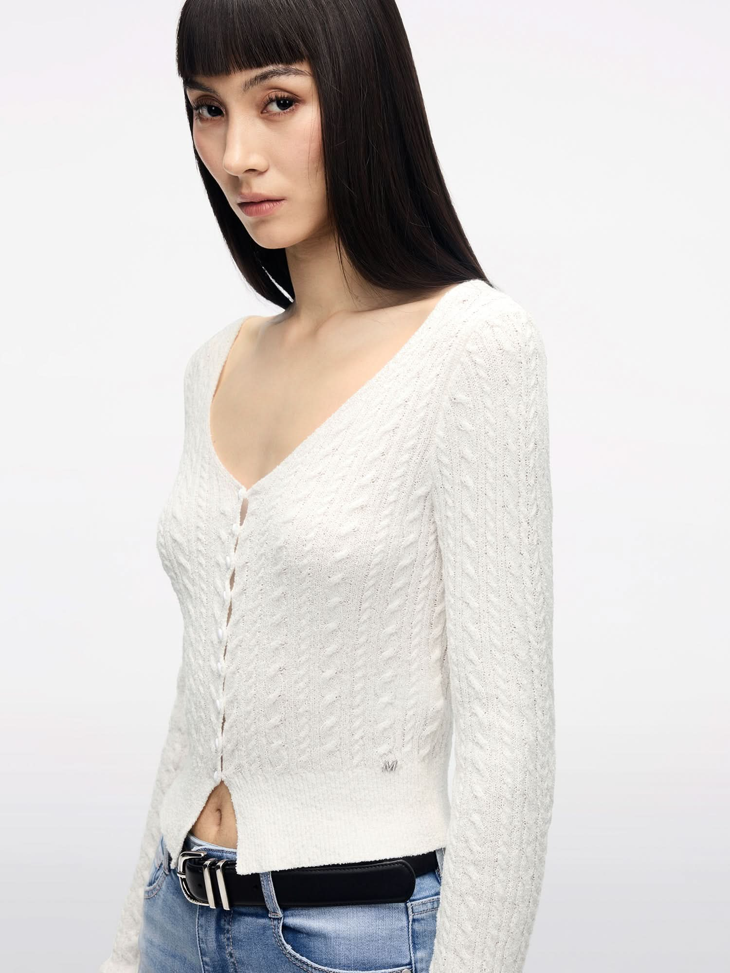 V-NECK SWEATER